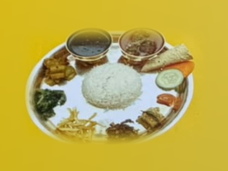 Khana set thali with rice, dal, saag and achar